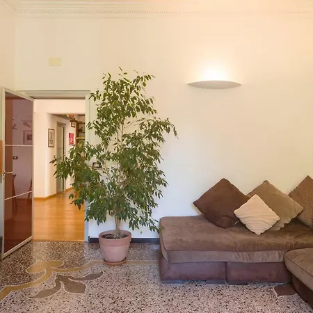 A Beautiful House In Apartment Genoa