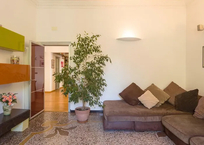 A Beautiful House In Apartament Genua